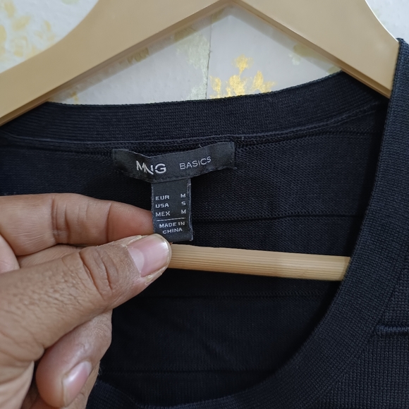 Mango - Picture 3 of 4